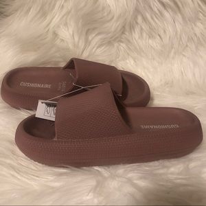 Mauve color slides size 5/6